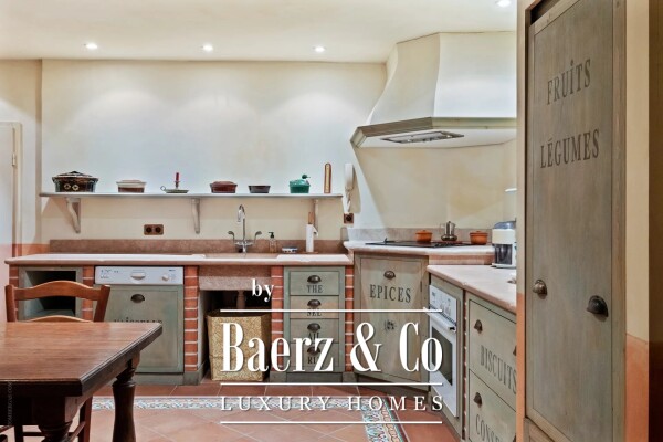 photo 19 Beautiful Provencal villa in the heart of an estate in Biot