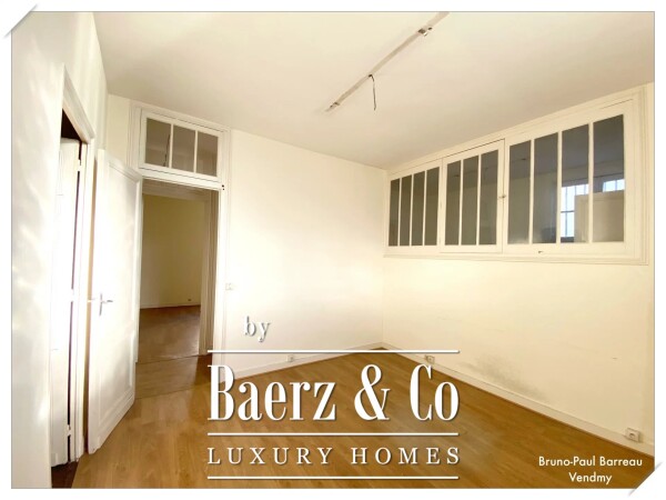 photo 8 STONE BUILDING, PRESTIGIOUS ADDRESS