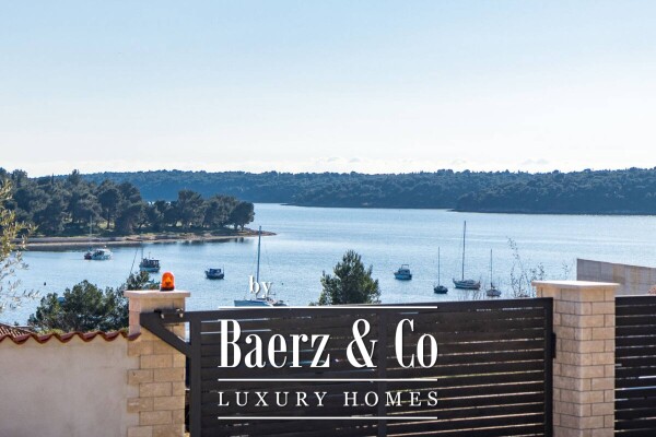 photo 8 Medulin, luxury villa with a swimming pool and a large garden of 1050 m2, 300 m from the beach