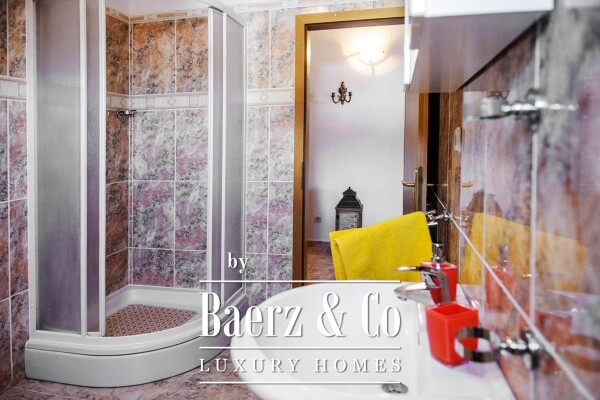 photo 3 Okrug Gornji, Beautiful house, second row to the sea