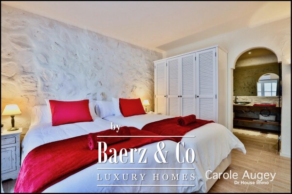 photo 17 Authentic Villa facing the Golf Course