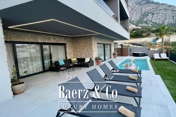 photo 11 Makarska, modern villa with three residential units