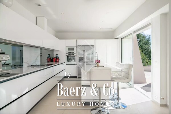 photo 6 Large property with Castle and sea views