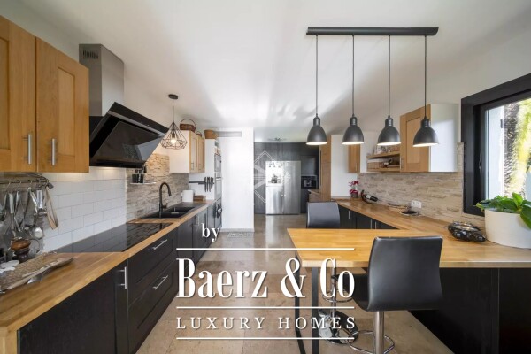 photo 5 Charming property with panoramic sea view