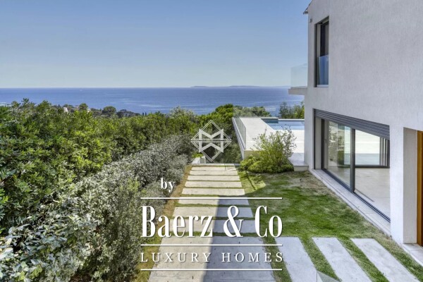 photo 4 Property with panoramic sea view at Rayol-Canadel-Sur-Mer