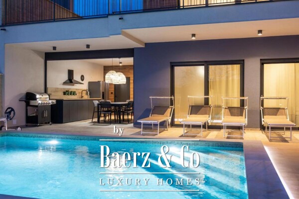 photo 10 Istria, Banjole, semi-detached villa first row to the sea 244 m2 with a view of the Marina