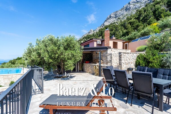 photo 26 Omiš, Stanići, a beautiful house with a sea view, total living area of 160 m² on a land plot of 2546