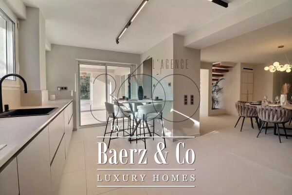 photo 13 CONTEMPORARY VILLA WITH UNOBSTRUCTED VIEW