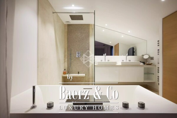 photo 19 Waterfront Villa with Private access to the beach and Dock - Le Lavandou