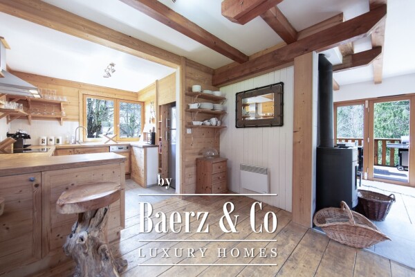 photo 9 AUTHENTIC 4-BEDROOM CHALET - CLOSE TO SKI LIFTS