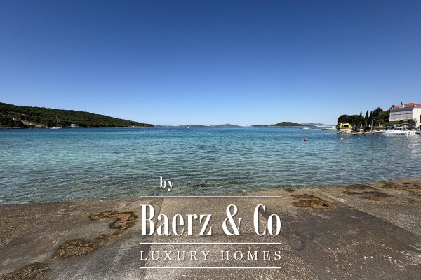 photo 24 Zlarin, spacious house with apartments under renovation, 1200 m²