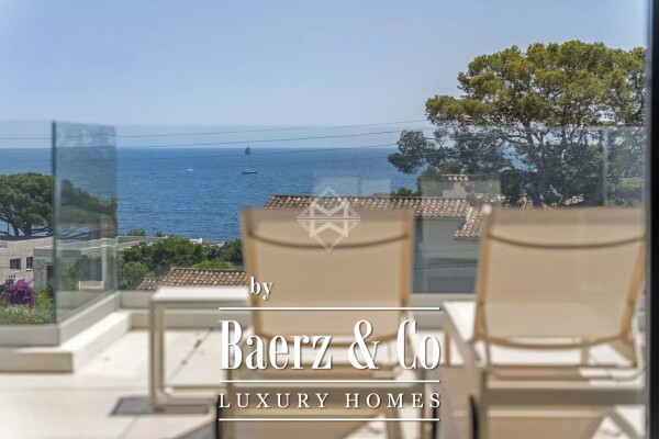 photo 2 New contemporary villa with sea view