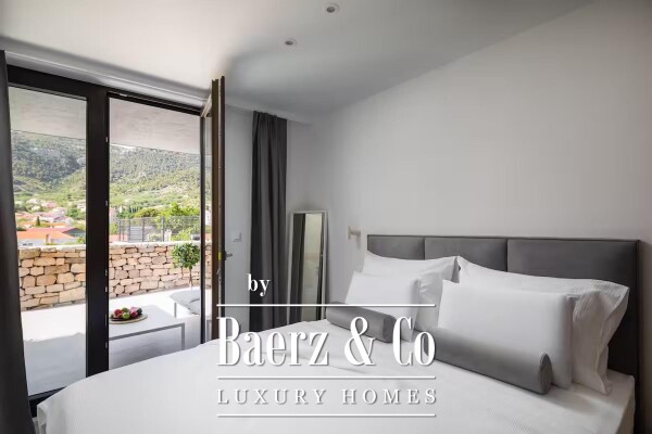 photo 7 Vis, Komiža, newly built house in the center of town