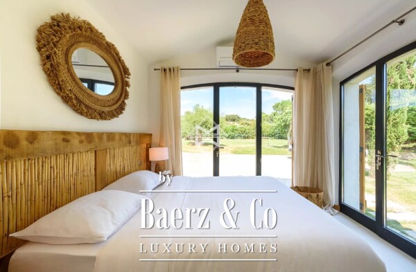 photo 10 Charming villa in a private Estate