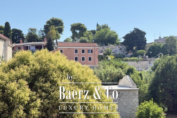 photo 1 Pula, Center- Housing Complex with two quality apartments and cafe bar, 272.02 m2