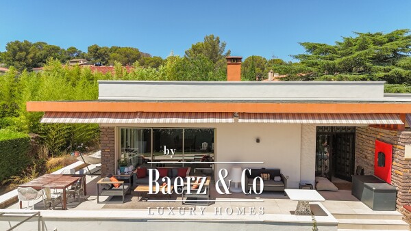 photo 10 Vente Villa rénovée de 270 m² avec piscine et jardin paysager - 5 min en voiture de la plage