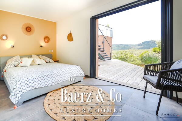 photo 8 Renovated 7-room villa with sea and vineyard views, featuring a swimming pool, gym, hammam, cinema room and garage.