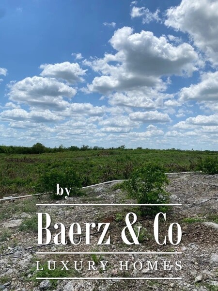 photo 30 Street 24 x 29 