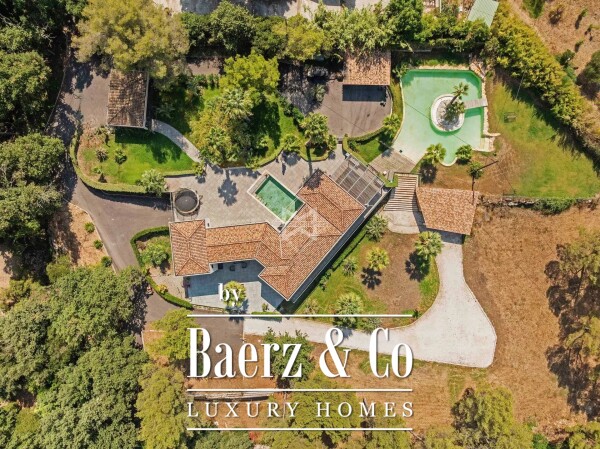 photo 3 Exceptional Villa in a Natural Setting Between Vineyards and Forest, Just 10 Minutes from the Beaches