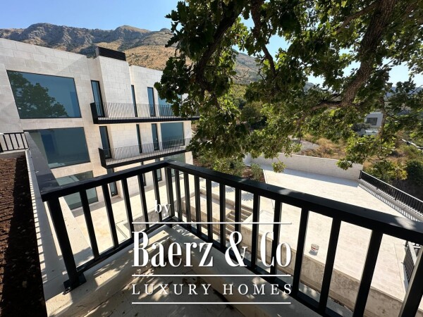 photo 10 Seafront Modern New Villa with Pool and Access to the Beach