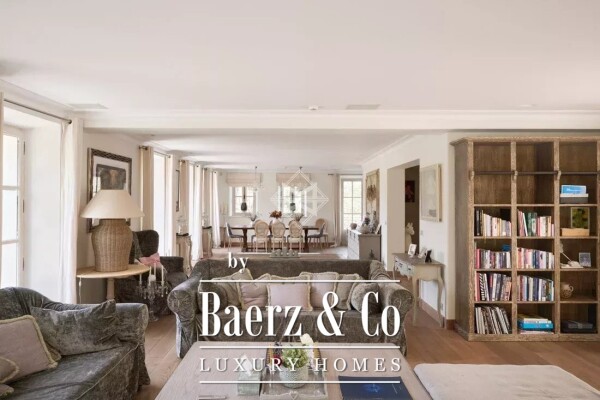 photo 6 Elegant private mansion in the heart of a vast estate