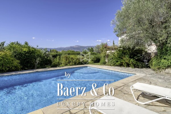 photo 2 Charming Provençal Villa with Panoramic Views