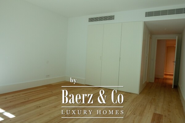 photo 11 A beautiful  three bedroom  with views of Bolhão Market