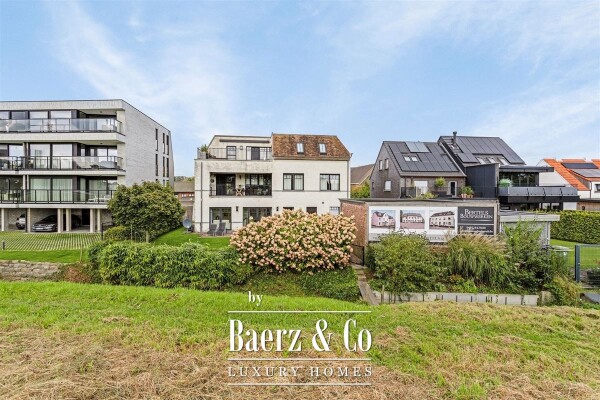 photo 38 Uitzonderlijke Duplex met zicht op kanaal, garage, carport en ruime (wijn)kelder!