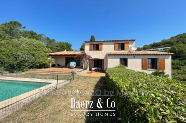 photo 2 Grimaud, France