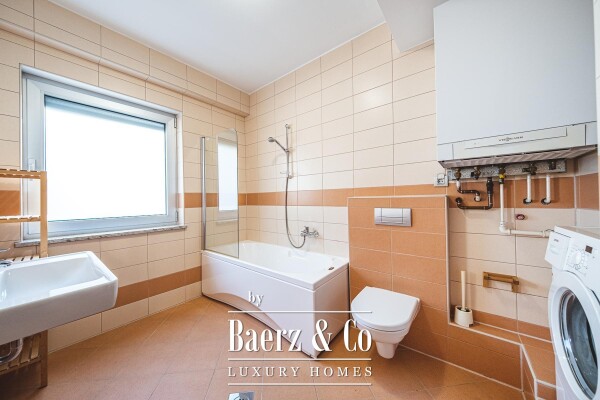 photo 13 Zagreb, Jelenovac, spacious three bedroom apartment with balcony and garden, with 2 garage, 202 m²