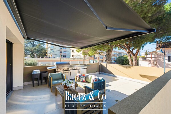 photo 4 Renovated 2-bedroom apartment for sale – Saint-Raphaël city centre – large south-facing terrace – 2 en-suite bedrooms