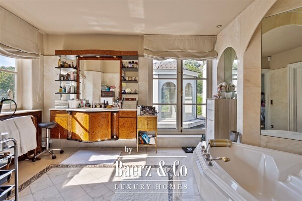 photo 31 Prachtige villa op uniek domein van 1ha grond met lift en binnenzwembad/Hamman!