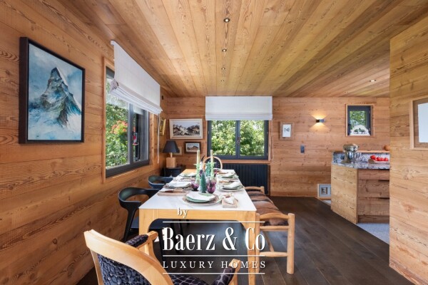 photo 5 4 BEDROOM WELCOMING CHALET - SKI IN SKI OUT